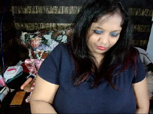 Live sex webcam photo for Indiantasha #287986748