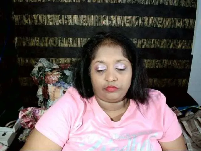 Live sex webcam photo for Indiantasha #287986750