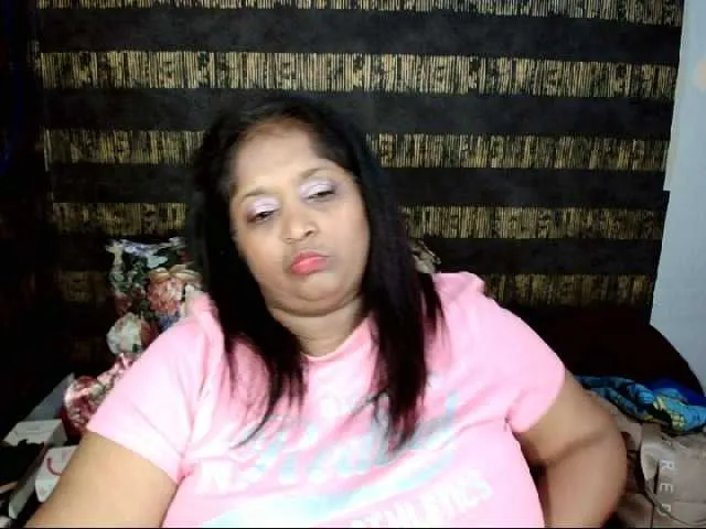 Live sex webcam photo for Indiantasha #287986751