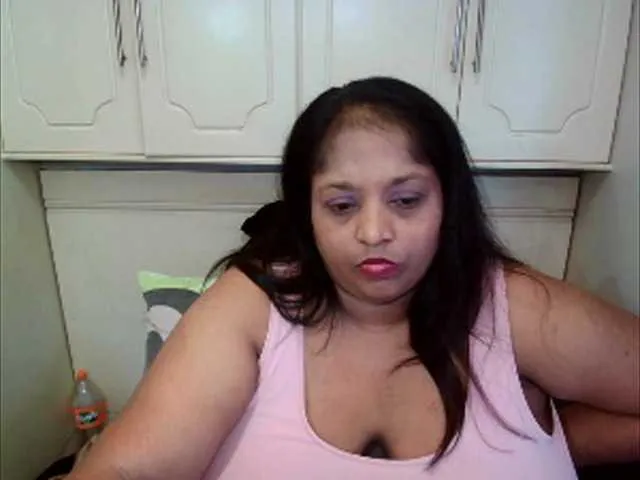 Live sex webcam photo for Indiantasha #287986756