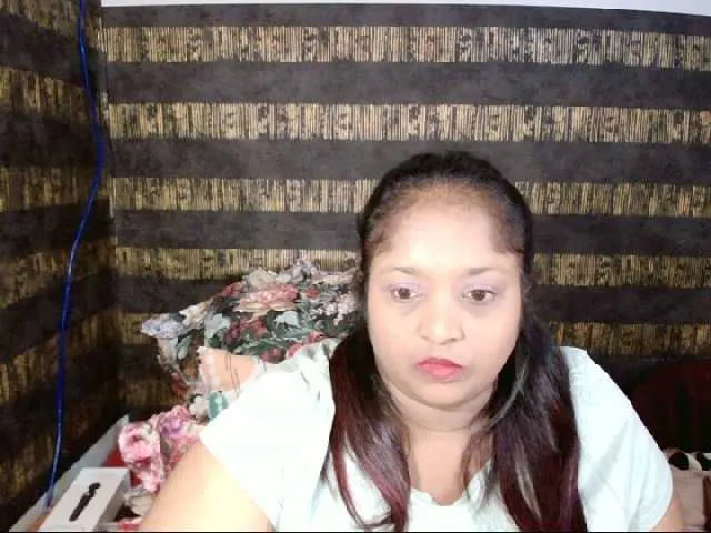 Live sex webcam photo for Indiantasha #287986759