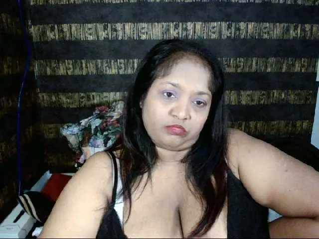 Live sex webcam photo for Indiantasha #287986761
