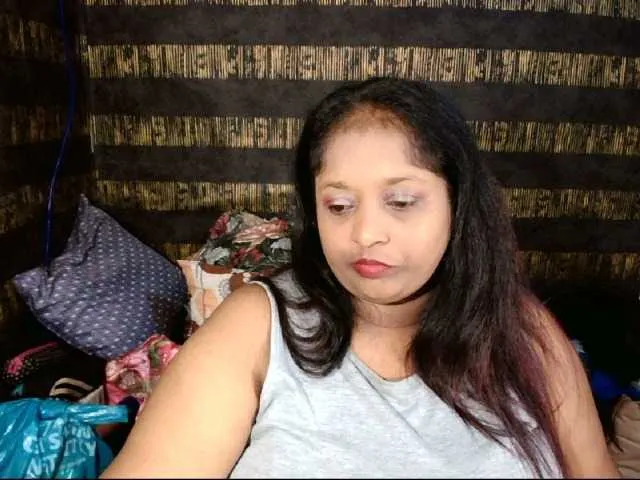 Live sex webcam photo for Indiantasha #287986763