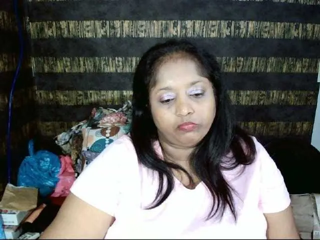 Live sex webcam photo for Indiantasha #287986767