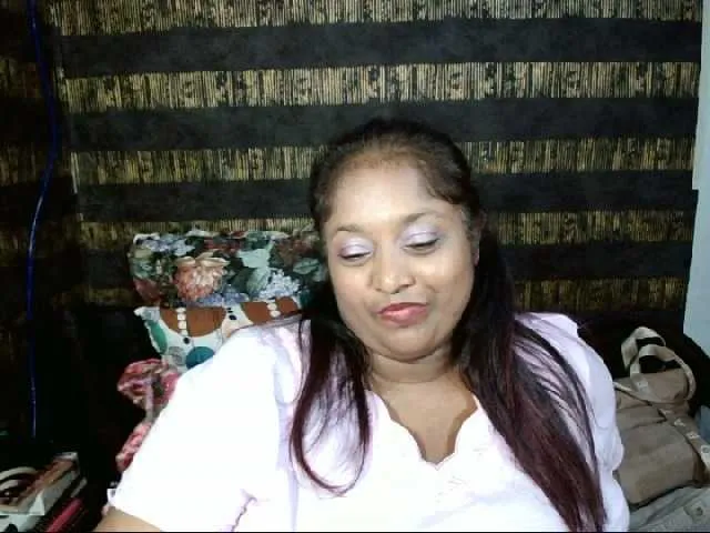 Live sex webcam photo for Indiantasha #287986772
