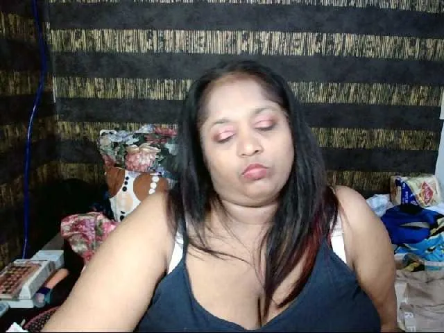 Live sex webcam photo for Indiantasha #287986773