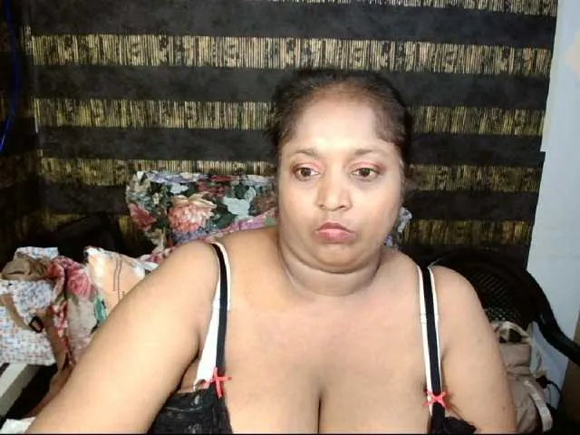 Live sex webcam photo for Indiantasha #287986776