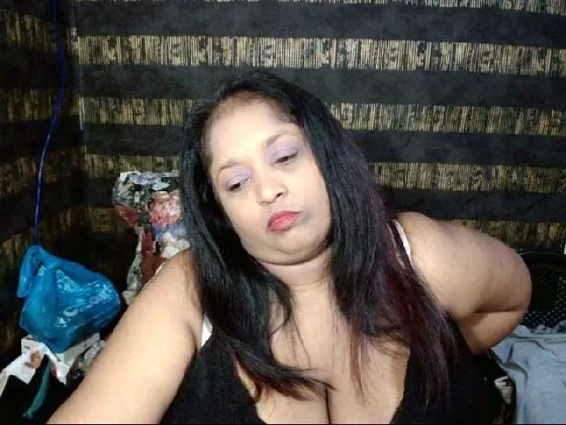 Live sex webcam photo for Indiantasha #287986777