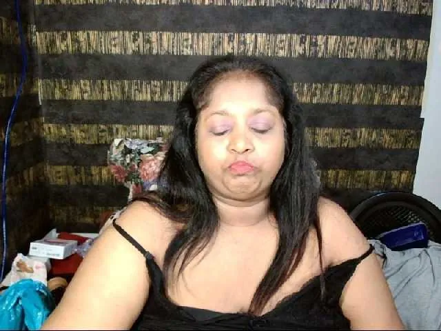 Live sex webcam photo for Indiantasha #287986778