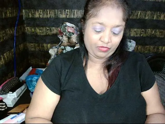 Live sex webcam photo for Indiantasha #287986779