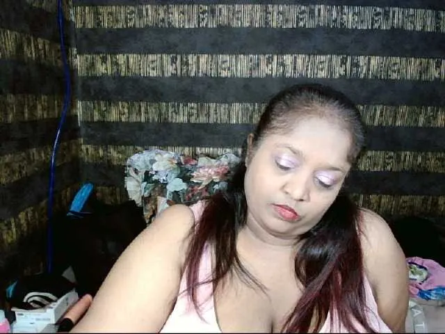 Live sex webcam photo for Indiantasha #287986782