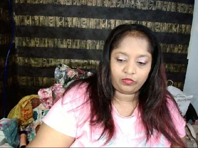 Live sex webcam photo for Indiantasha #287986787