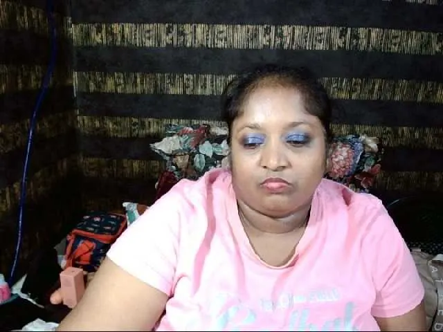 Live sex webcam photo for Indiantasha #287986797