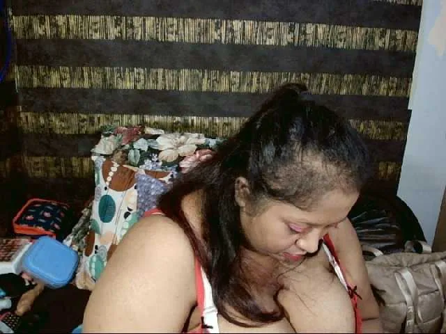 Live sex webcam photo for Indiantasha #287986798