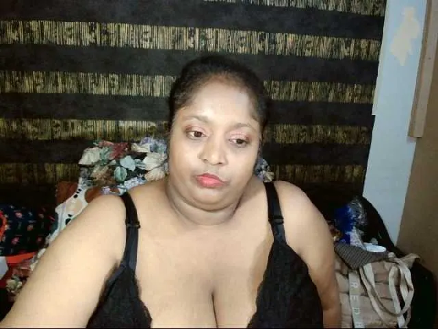 Live sex webcam photo for Indiantasha #287986803
