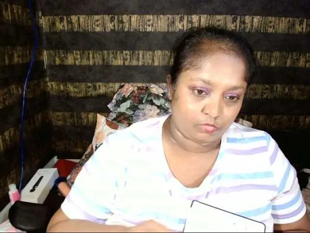 Live sex webcam photo for Indiantasha #287986805