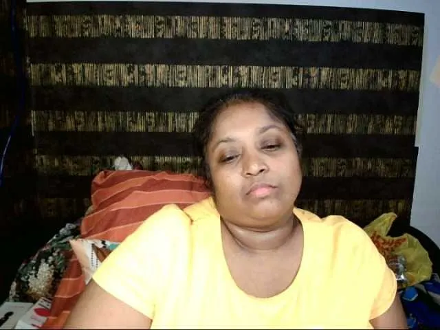 Live sex webcam photo for Indiantasha #287986812