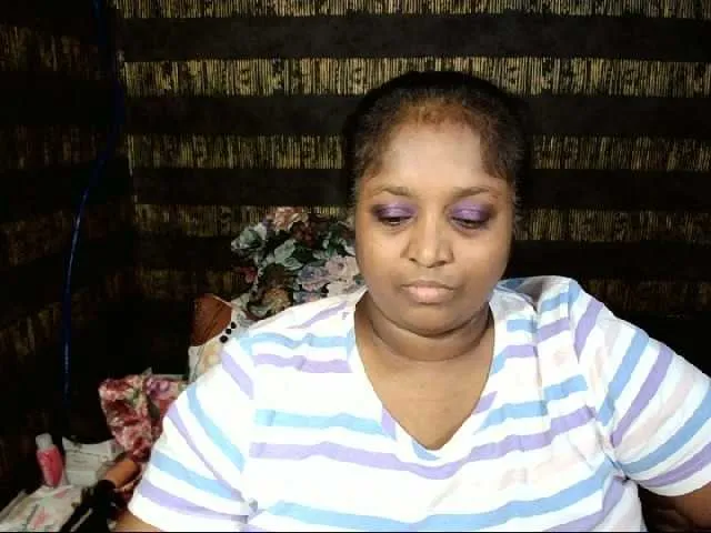 Live sex webcam photo for Indiantasha #287986814