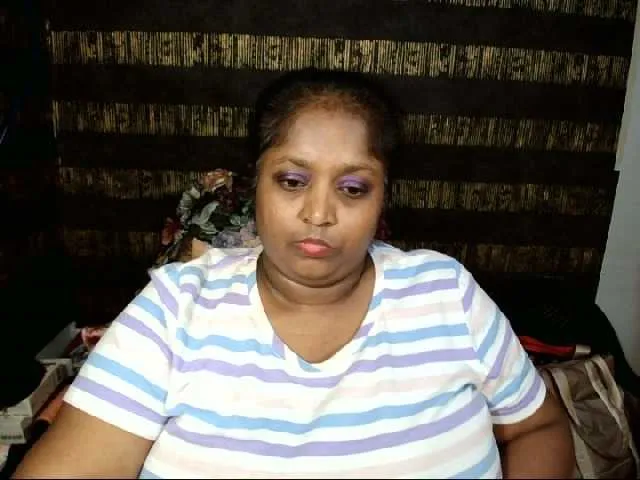 Live sex webcam photo for Indiantasha #287986815