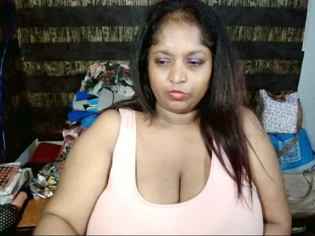 Live sex webcam photo for Indiantasha #287986818
