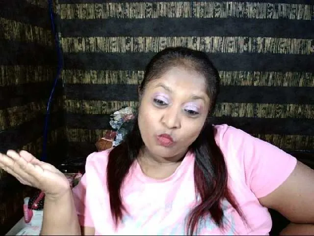Live sex webcam photo for Indiantasha #287986825