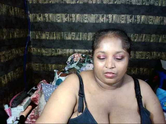 Live sex webcam photo for Indiantasha #287986828