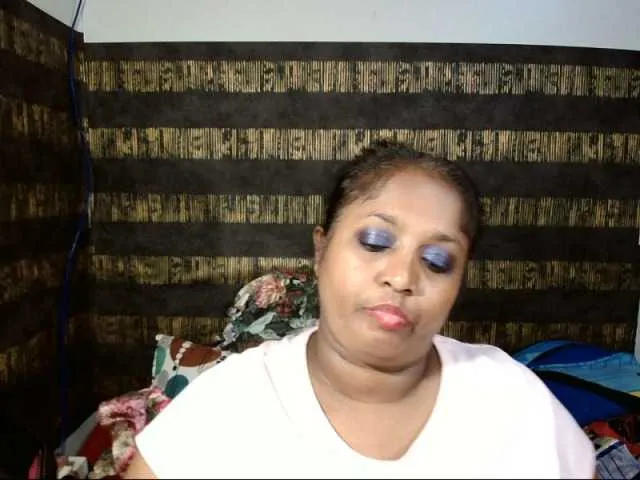 Live sex webcam photo for Indiantasha #287986830