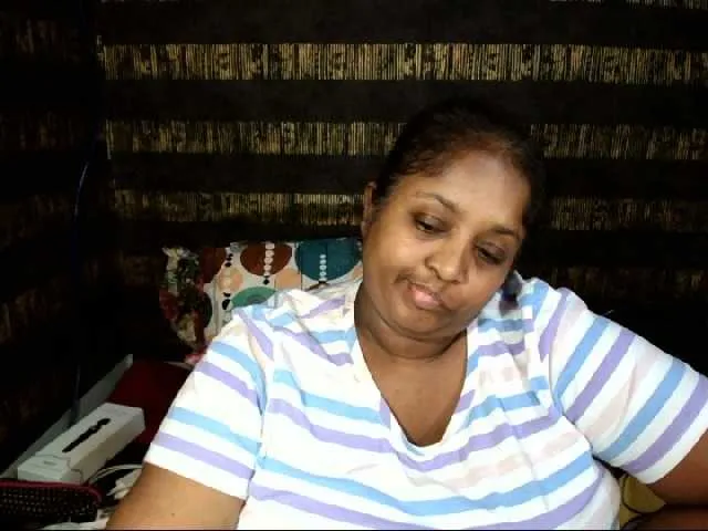 Live sex webcam photo for Indiantasha #287986837