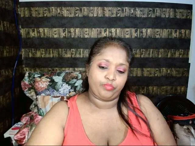 Live sex webcam photo for Indiantasha #287986838