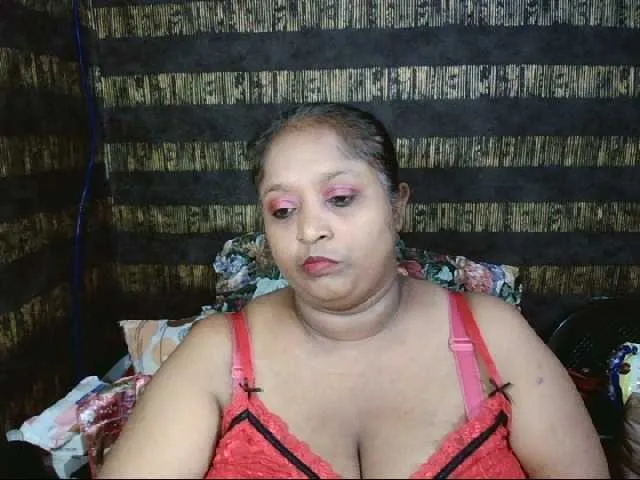 Live sex webcam photo for Indiantasha #287986840