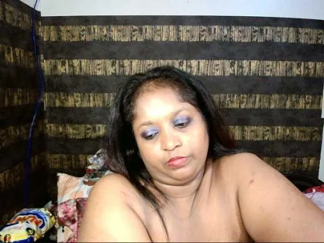 Live sex webcam photo for Indiantasha #287986843