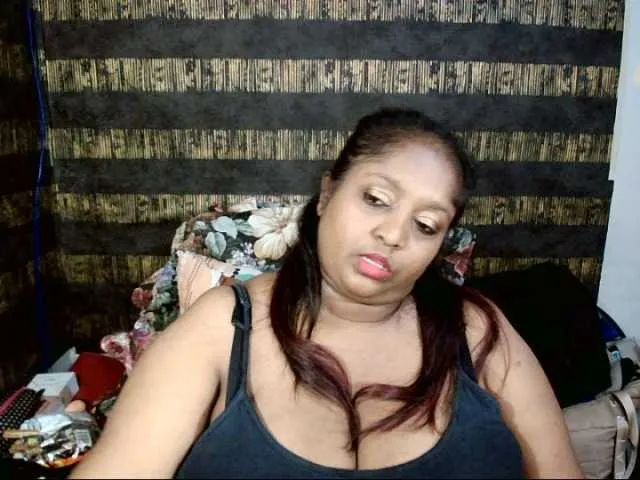 Live sex webcam photo for Indiantasha #287986848
