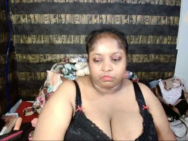 Live sex webcam photo for Indiantasha #287986850