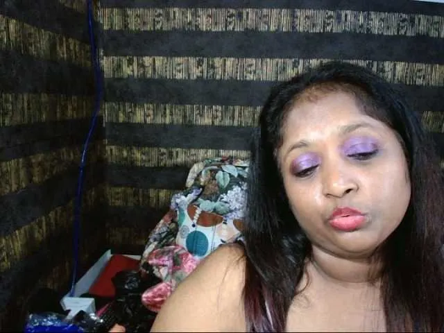 Live sex webcam photo for Indiantasha #287986852