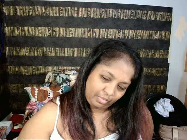 Live sex webcam photo for Indiantasha #287986853