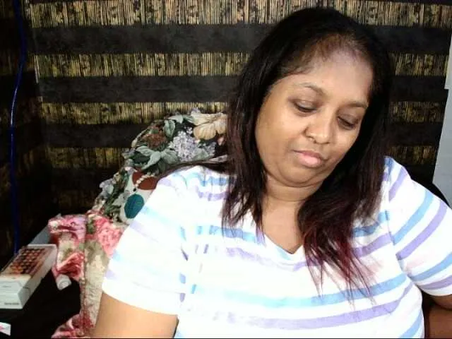 Live sex webcam photo for Indiantasha #287986861