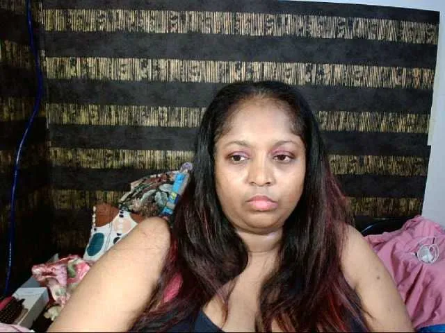 Live sex webcam photo for Indiantasha #287986864
