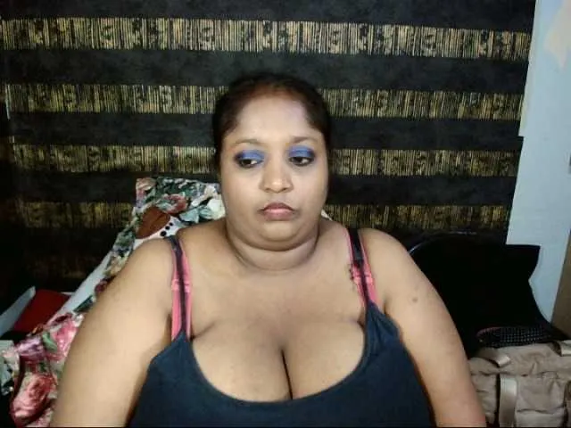 Live sex webcam photo for Indiantasha #287986872