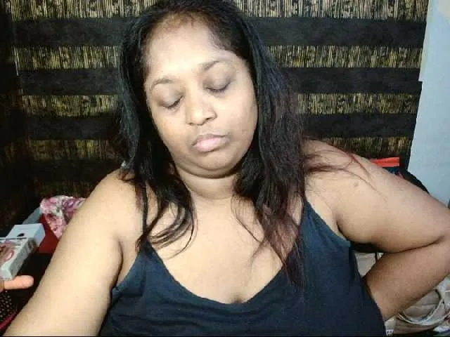 Live sex webcam photo for Indiantasha #287986877