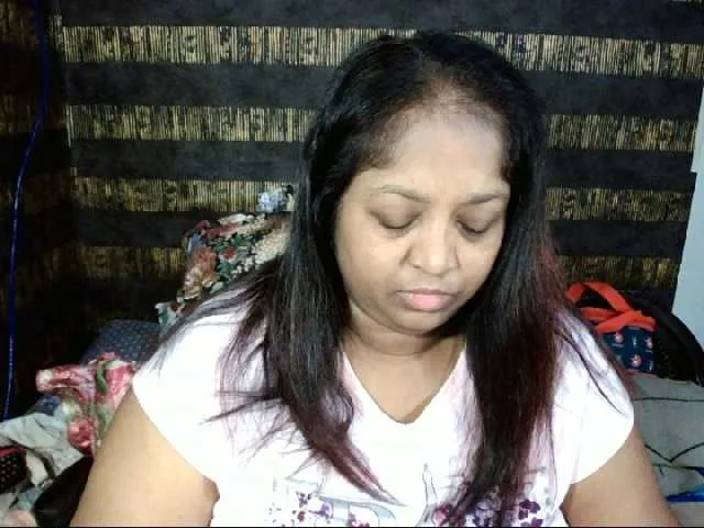 Live sex webcam photo for Indiantasha #287986881