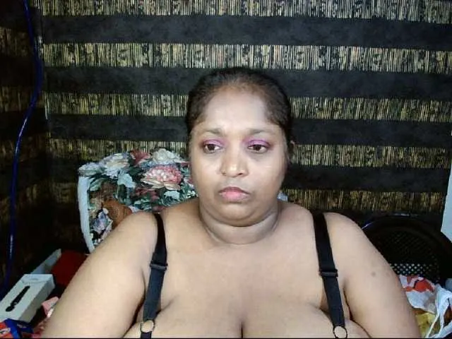 Live sex webcam photo for Indiantasha #287986889