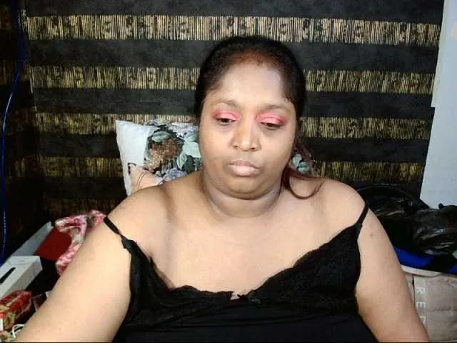 Live sex webcam photo for Indiantasha #287986893