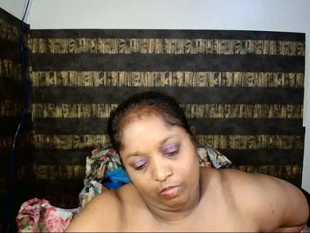 Live sex webcam photo for Indiantasha #287986898