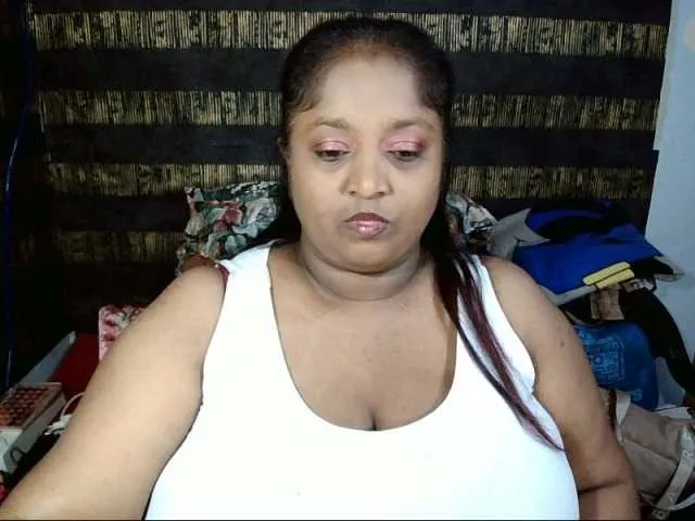 Live sex webcam photo for Indiantasha #287986903