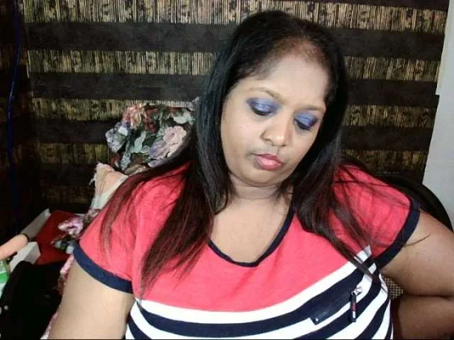 Live sex webcam photo for Indiantasha #287986913