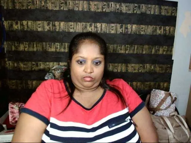 Live sex webcam photo for Indiantasha #287986919