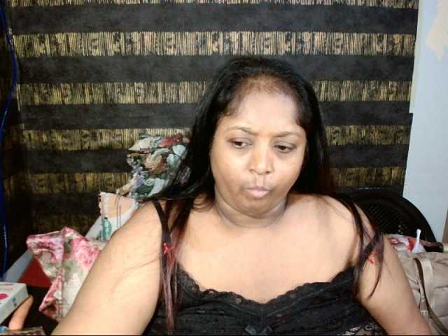 Live sex webcam photo for Indiantasha #277811574