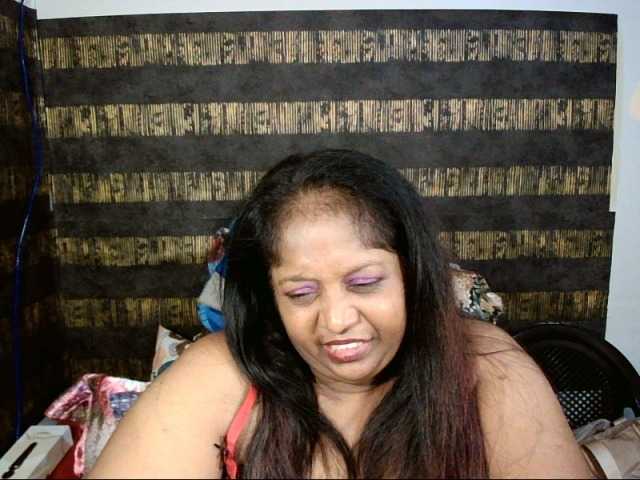 Live sex webcam photo for Indiantasha #277870821