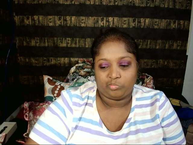 Live sex webcam photo for Indiantasha #277882081