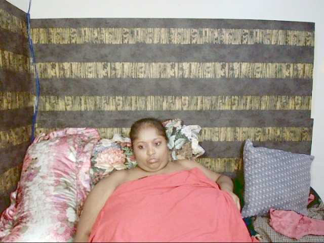Live sex webcam photo for Indiantasha #277891647